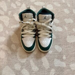 Jordan 1 Mid SE White Gray Green